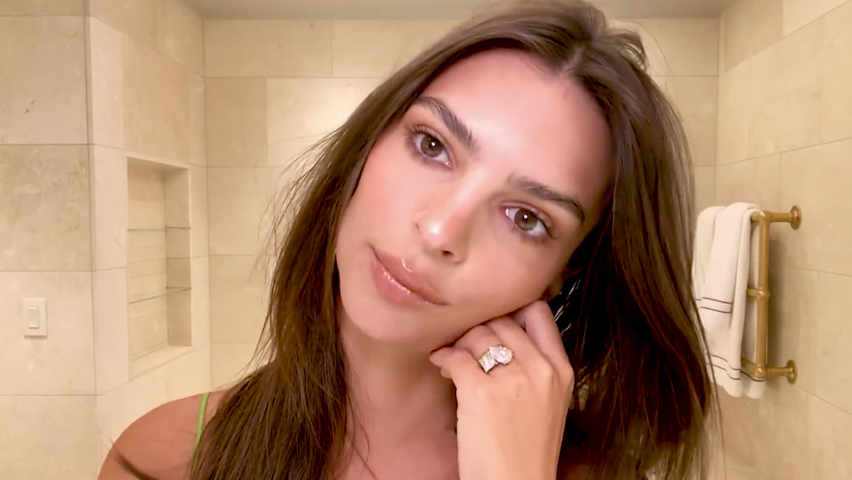 Emily Ratajkowski Shows Us How To Recreate Her 5 Minute Date Night Look