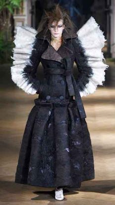 Viktor & Rolf AW 2019 Couture