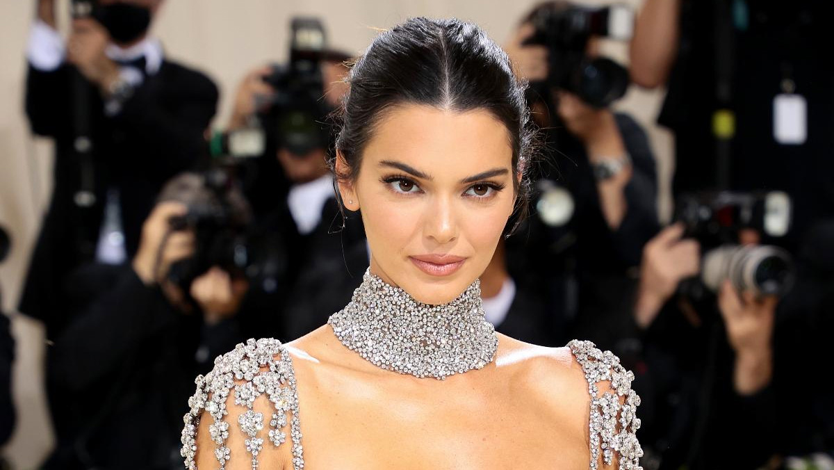 Kendall Jenner Gets Ready Met Gala